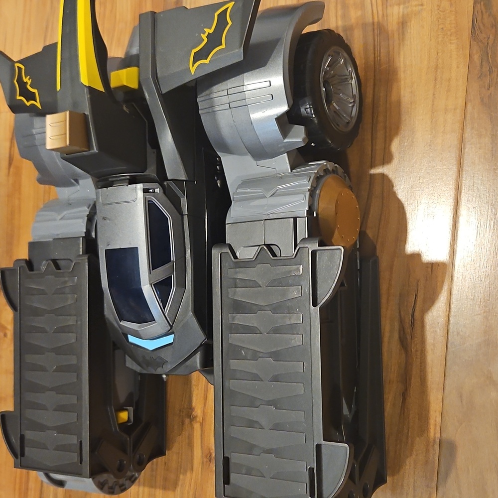 Batman Black and Gray Armored Toy Vehicle - Picture 2 of 4